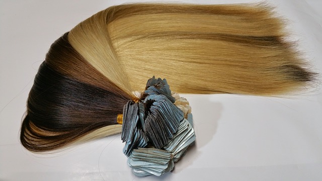 You are currently viewing מדוע כדאי להשקיע בתוספות שיער טבעי על פני שיער סינטטי